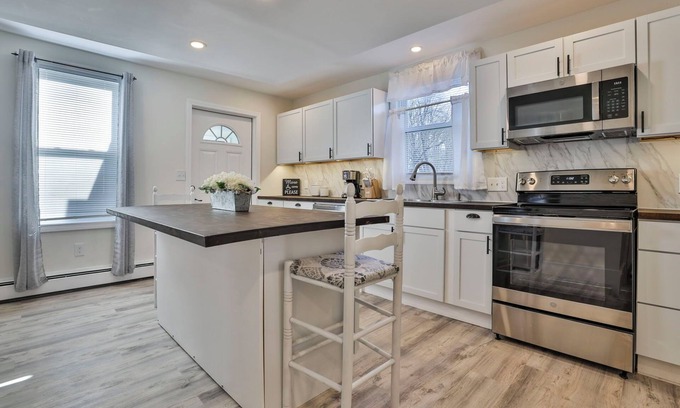 Salem House | Walk to Tuscan Village | Modern 3bd Farmhouse