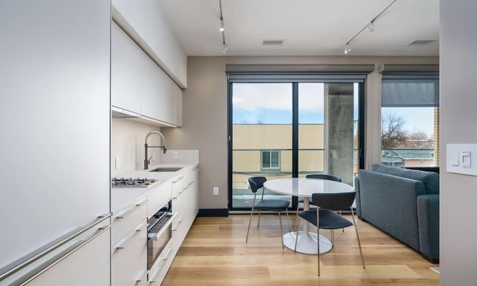 Berkeley House | Walk Trendy Tennyson From Our Flat &Roof Top Patio