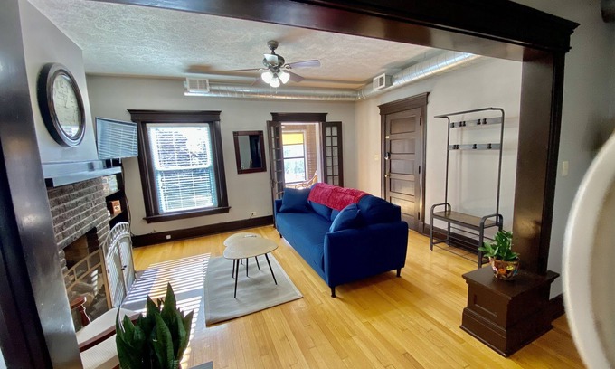 Joslyn Castle Condo | Walkable 2br condo in quiet historic neighborhood