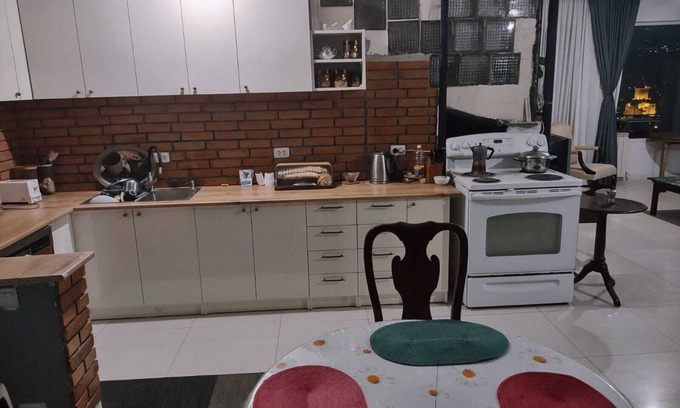 Tbilisi House | Walking distance to Cathedral, perfect place for wine lovers and thinkers.