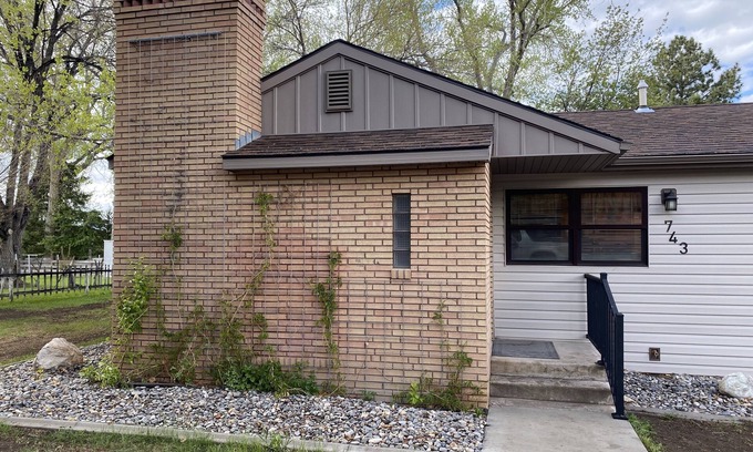 Cody House | Walking distance to the famous Buffalo Bill Center of the West Museum in Cody Wy