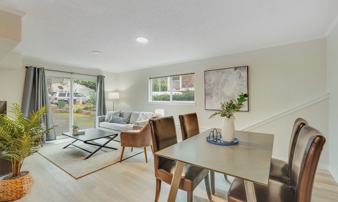 Fernwood House | Walnut St. Suite in the heart of Fernwood