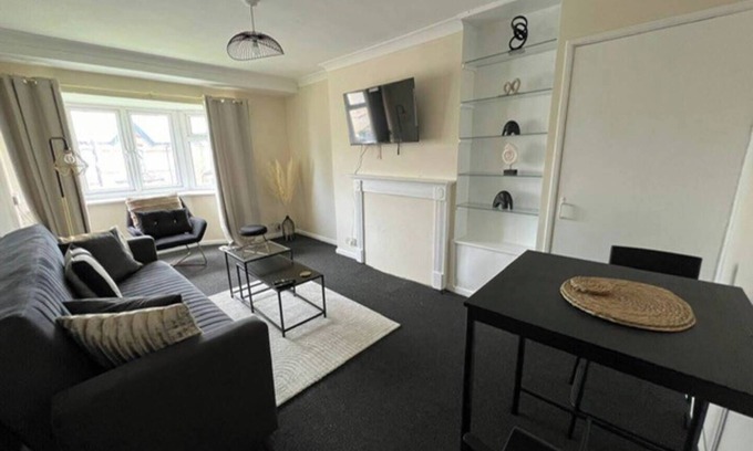 Hoe Street Apartment | Walthamstow - Apartment - Sleeps 3 - StreetParking