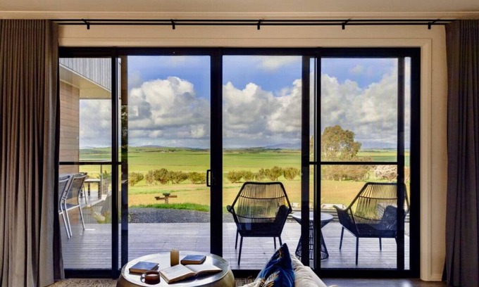 Yanakie House | Wamoon Retreat - The Apartment ~ Luxury Gateway to Wilsons Prom