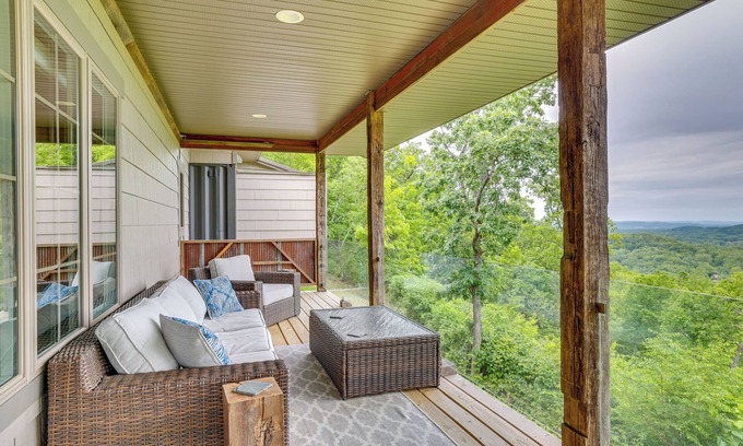 Mindoro House | 'Wanlass' House: Elevated Retreat Near La Crosse!