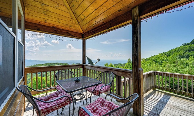 Fancy Gap Cabin | Warm & Cozy Cabin w/Deck on Top of the Blue Ridge