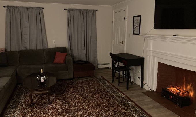 Dover Apartment | 🔥Warm, Spacious, Free Wine🍷Entire Apt, Self CheckIn!