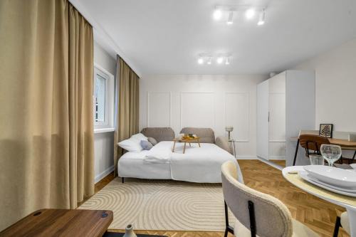 Mirow Apartment | Warsaw Chmielna Studio - Top Location, Workspace - by Rentujemy