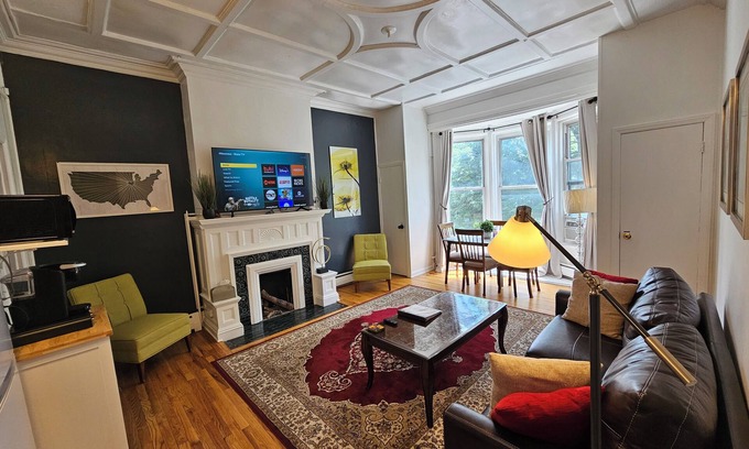 Albany Apartment | Washington Parkside Queen 1 Bedroom In 1800s Brownstone!