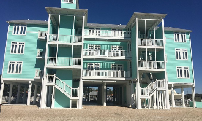 Steinhatchee Condo | Water Front, Pool and Boat Slip