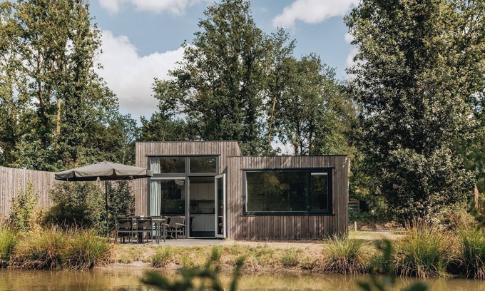 Schaijk House | Water Lodge in Schaijk by the Waterside