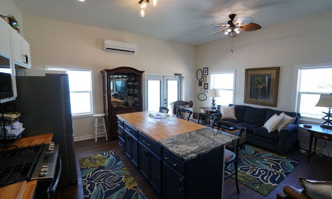 Staniel Cay Apartment | Waterfront 1-bedroom apartment in charming Staniel Cay Huge Patio