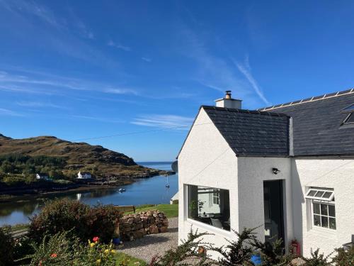 Strathcarron House | Waterfront cottage Applecross Peninsula