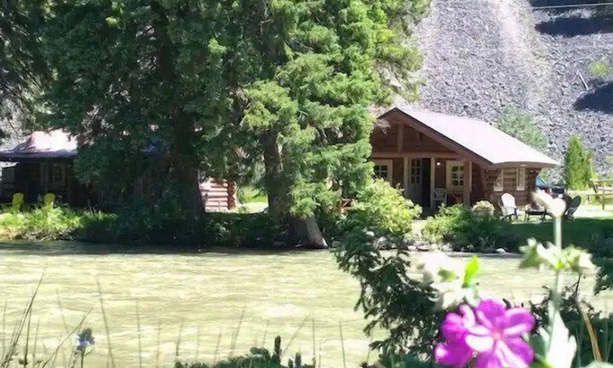 Gallatin Gateway House | Waterfront Gallatin River access w/fire pit - Historic Fly Fishing Cabin
