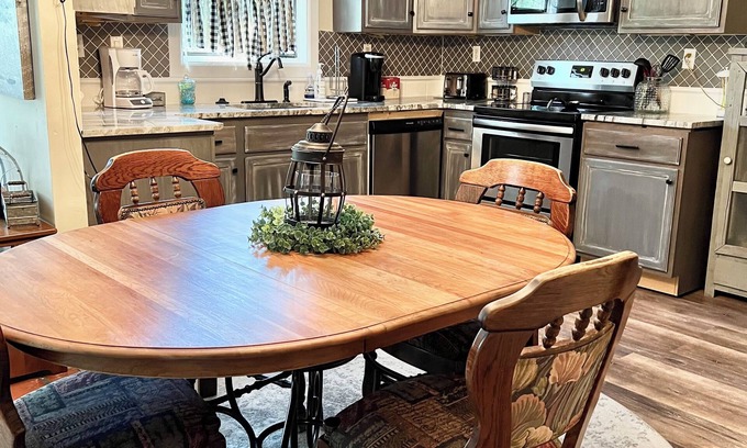 Freeport Cottage | Waterfront Guest Cottage 2 bdrm Sleeps 5. Minutes to beaches on 30-A