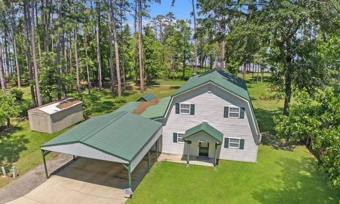 Jasper House | Waterfront Home on South End of Lake Sam Rayburn in Westwood Subdivision