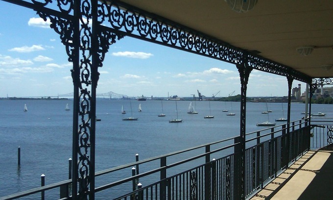 Essington Hotel | Waterfront Inn PHL Airport