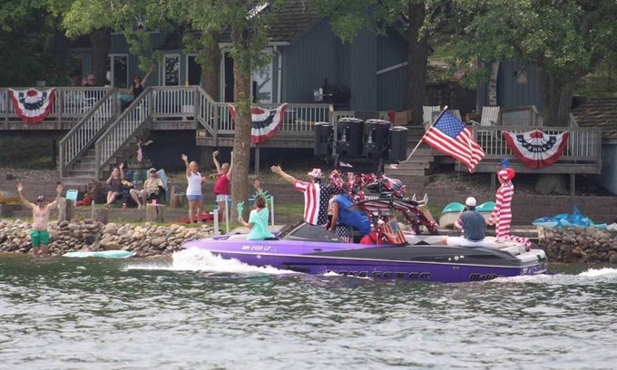 South Haven Cottage | Waterfront, Lake Sylvia Cabin w/Massive Deck & 2 Docks 3BR/2BA - Sleeps 8