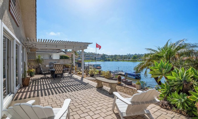 Lake San Marcos House | Waterfront Lakeview & Mountainview Escape+King&Queen Bed+Kayaks+Boat Rentals
