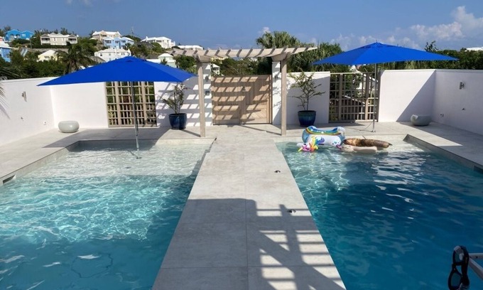 Smith's House | Waterfront Modern/Rustic Chic Retreat with Resort-style Pool and Sauna