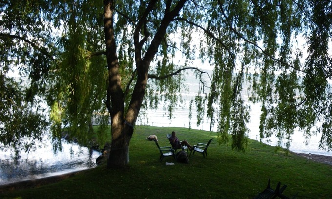 Central Okanagan House | Waterfront - Private Beach / Dock / Anchorage - Fire-Pit - B.B.Q.