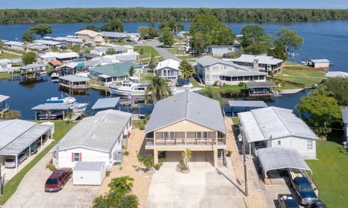 Welaka House | Waterfront, Private Boat Dock, Paddle board, Near Springs