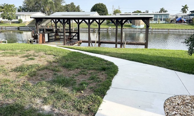 Taylor Creek House | Waterfront property on Lake Okeechobee
