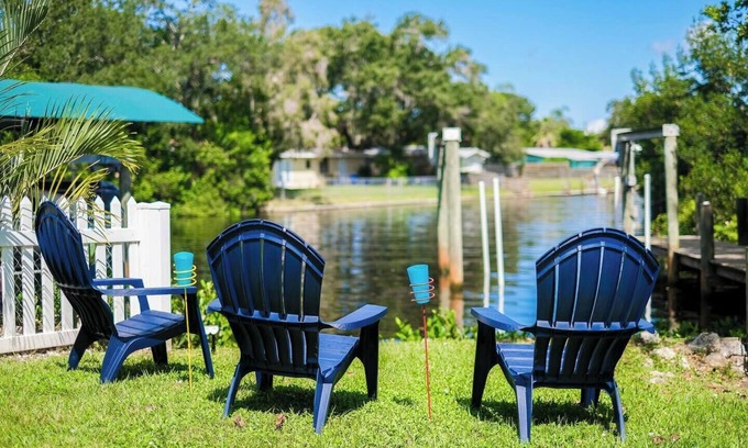 Bradenton House | Waterfront Retreat — Canal front, Pool, Putting Green, Beach Gear — 2BR/2BA