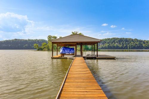Athens House | Waterfront Wheeler Lake Home with Furnished Deck