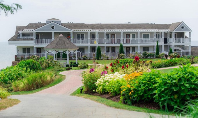 Westbrook Center Hotel | Waters Edge Resort and Spa TimeShare