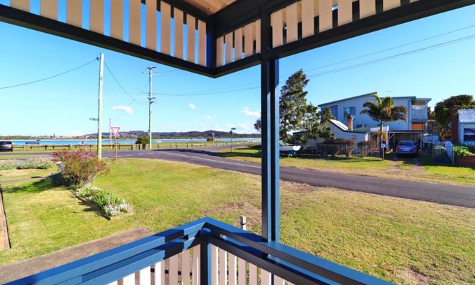 Blacksmiths House | Waterside Retreat at Blacksmiths Beach - Swansea Channel