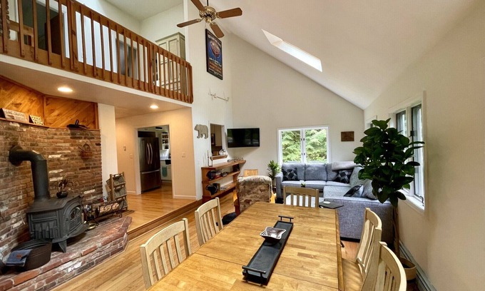 Campton House | Waterville Estates! Private and peaceful yard, Sleeps 8, 3Br/2Ba, Fire Pit, Deck