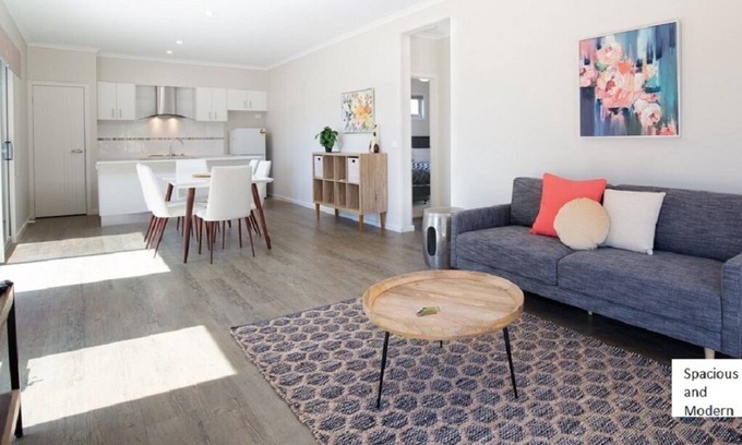 Homewood House | "Wattleseed" @ Yea Springs - affordable luxury right by the Railtrail