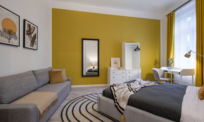 City Centre Apartment | WAWELOVE Piłsudskiego II -spacious 3 bedroom apt. with balcony and free parking!