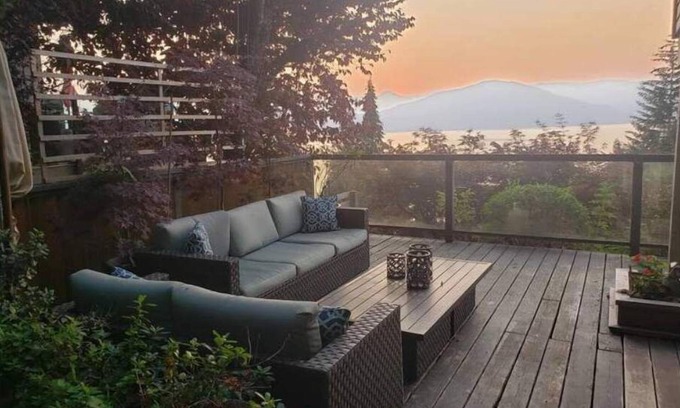 Woodfibre House | Weekend Getaway Retreat