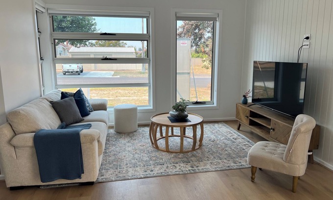 Ararat House | Welcome To Casa Blanca in Ararat