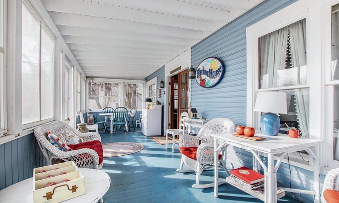 Ottawa Beach House | WELCOME TO HARBOR HOUSE! STEP BACK IN TIME AND RELAX AT THE BEACH.