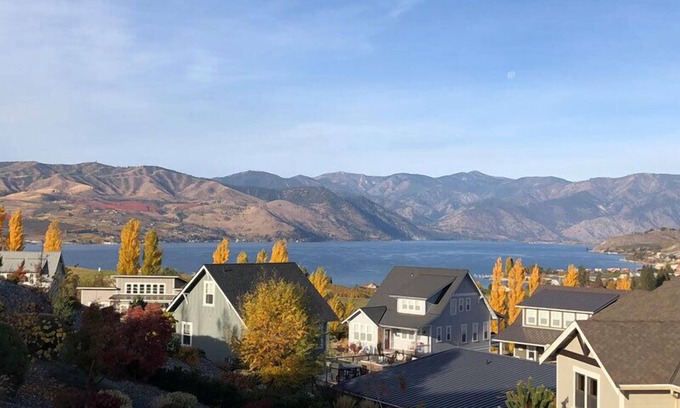 Chelan House | Welcome to LakeView Landing at The Lookout at Lake Chelan