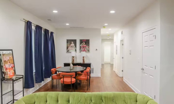 Little Village Apartment | Welcome to Lux! 2BR in Chicago!