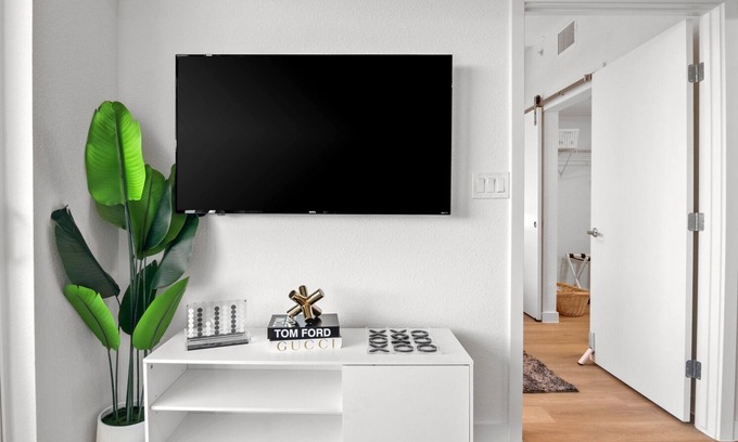 Addicks Apartment | Welcome to our cozy 1-bedroom apartment in the Med District. Lone Star Retreat