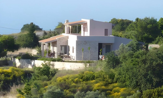 Kalamitsi Villa | Welcome to the Swallow-Villa - A home for families looking for something special