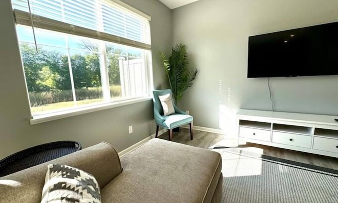 Mankato House | Welcome to The Willow - Spacious 4-bedroom townhome close to MSU