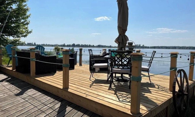 Merrickville-Wolford Cottage | Welcome to "Vista Del Rio"