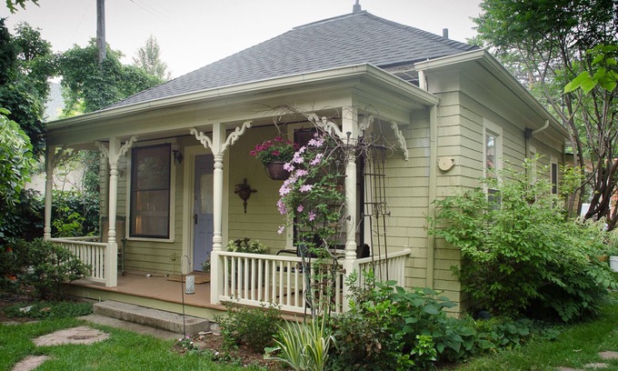 Old North End Cottage | Welcoming cottage and artist's studio in the historic Old North End