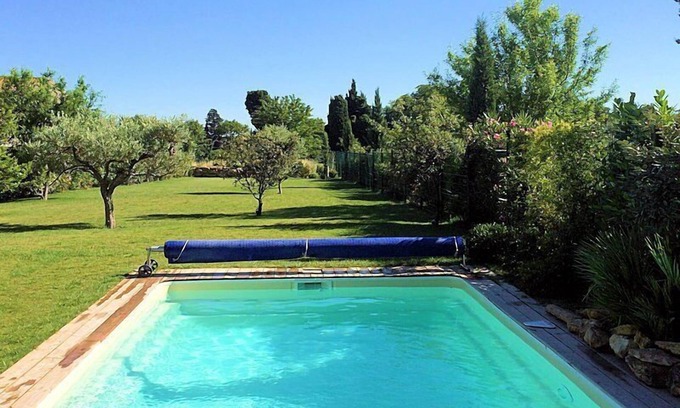 Sainte-Cecile-les-Vignes House | Well-decorated vacation farmhouse in Ste-Cécile-les-Vignes, heated pool.