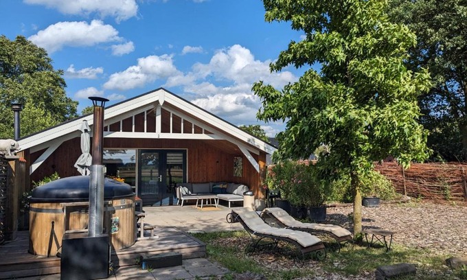 Volkel House | Wellness Chalet "Het Biggetje" Hottub - Sauna