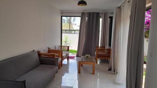 Cluny Villa | West Coast Dream