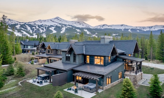 Peak 8 House | Whale's Tail Watch– Luxurious Modern Home with Stunning Mountain Views & Private Hot Tub!