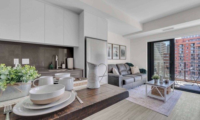 Eau Claire Apartment | Whispering Pines Retreat DT Getaway & Skyline Views