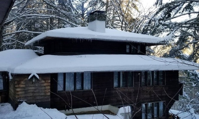 Stockbridge House | "Whispering Pines" Ski House in the heart of the Green Mountains